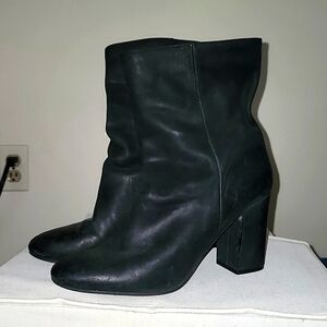 Lucky Brand leather calf height Almond toe pull on booties neutral gray women 8